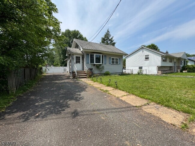 Photo - 636 Linden Ave