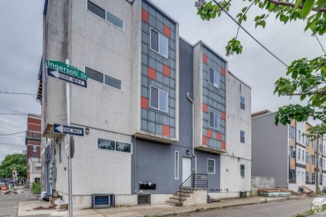 Building Photo - Newly Renovated Temple Apartments Unit 3