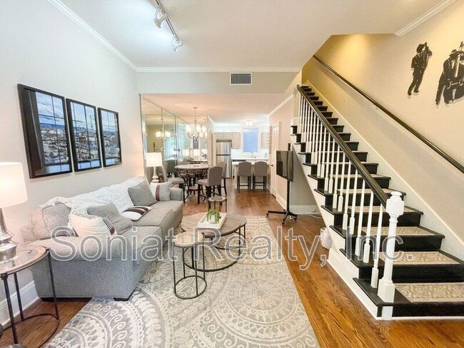 Photo - 936 Conti St Unit 11