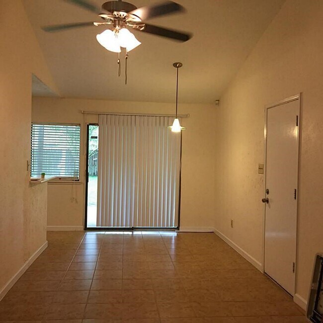 Photo - 527 Jeff Davis Dr