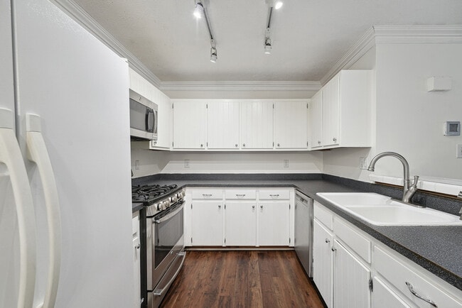 Photo - 2025 Shenandoah Rd