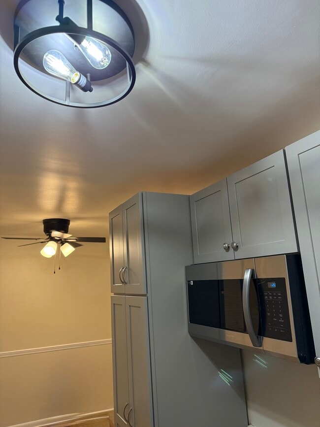 Building Photo - 828 Maury Ave