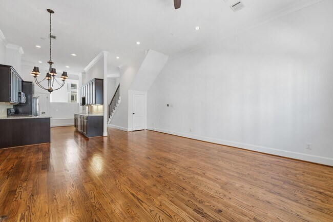 Photo - 617 W 24th St