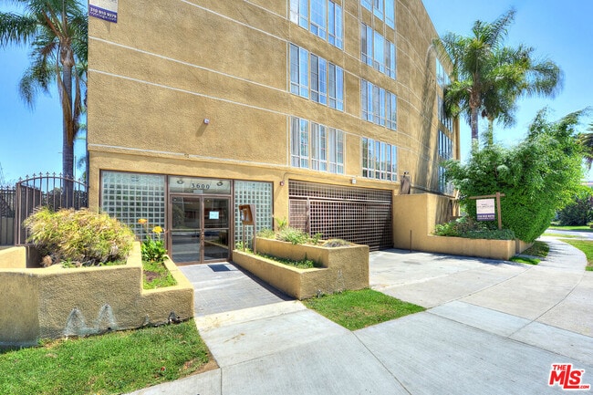 Photo - 3600 Bagley Ave Unit 304