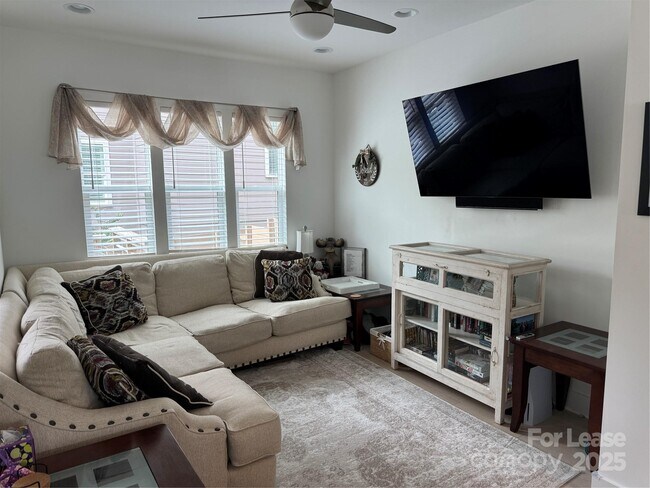 Photo - 2009 Hamorton Pl