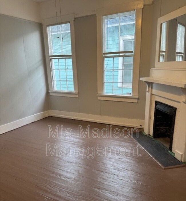 Photo - 414 E 31st St