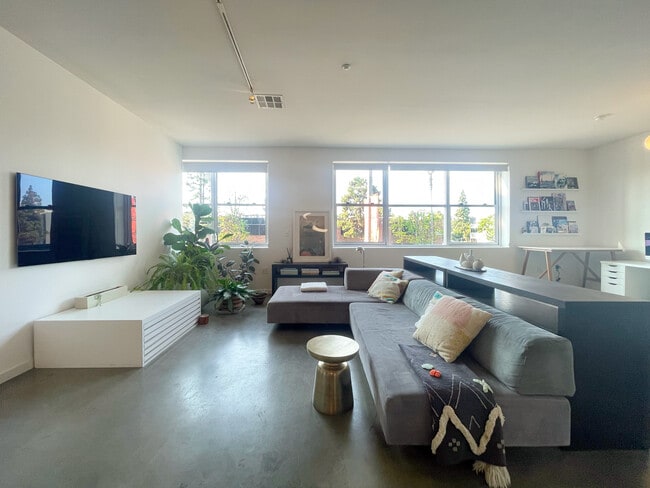 Building Photo - 435 W Center Street Promenade Unit 214 Rental