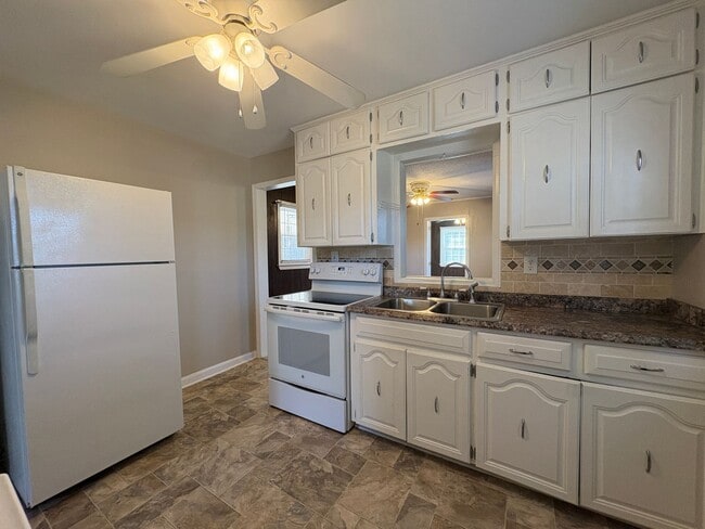 Photo - MOVE IN SPECIAL: 2 Bedroom, 1 Bathroom in Greensboro!