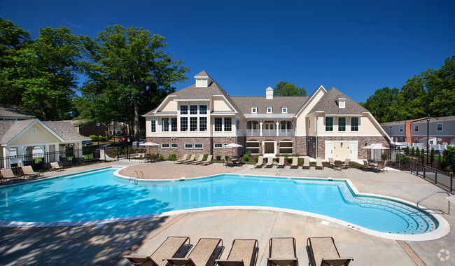 Pool and Clubhouse - Kings Crossing Rental