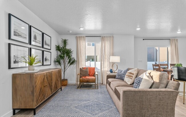 Photo - 1487 E 690 N