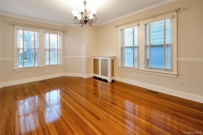 Photo - 147 Beekman Ave Unit 1st Floor