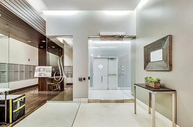 Photo - 303 W Ohio St Unidad 3408