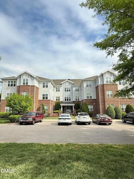 Building Photo - 732 Waterford Lake Dr