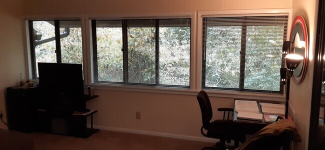 Photo - 195 Woodstone Dr