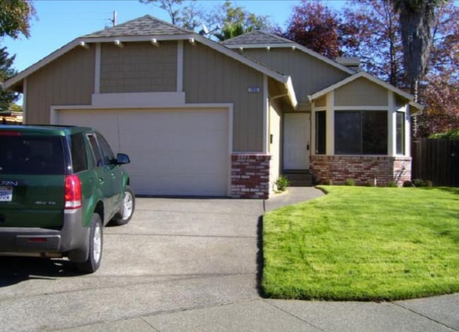 Building Photo - 110 Fiesta Ct