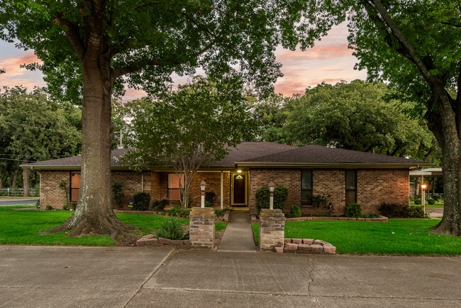 Photo - 763 Moore Rd