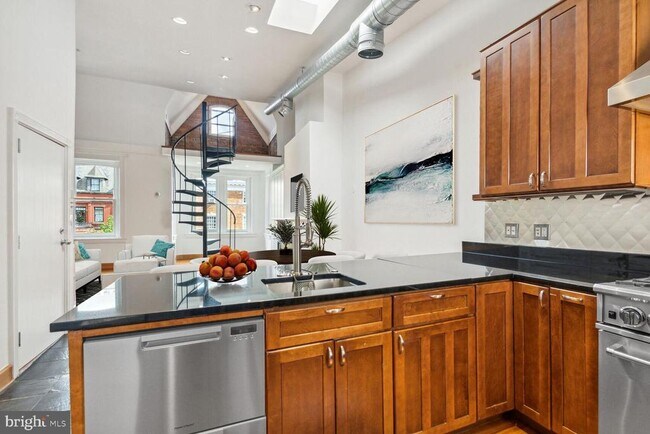 Photo - 1704 19th St NW Unidad 10