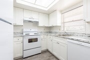 2BR, 2BA - 850SF - Kitchen