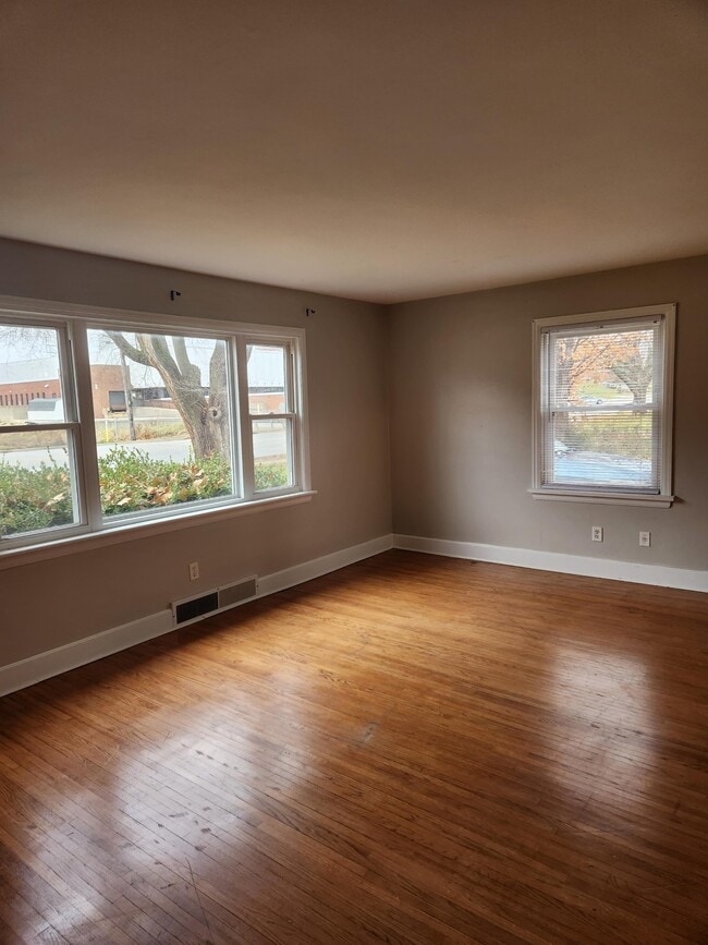 Photo - 715 W College Ave