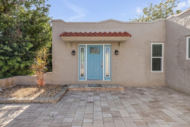 Building Photo - Renovated Spanish-Style 2/1 Beach Bungalow...