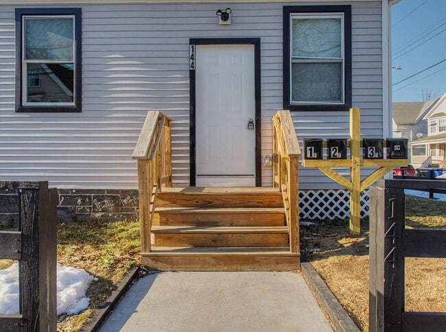Photo - 144 Cottage St Unit 3