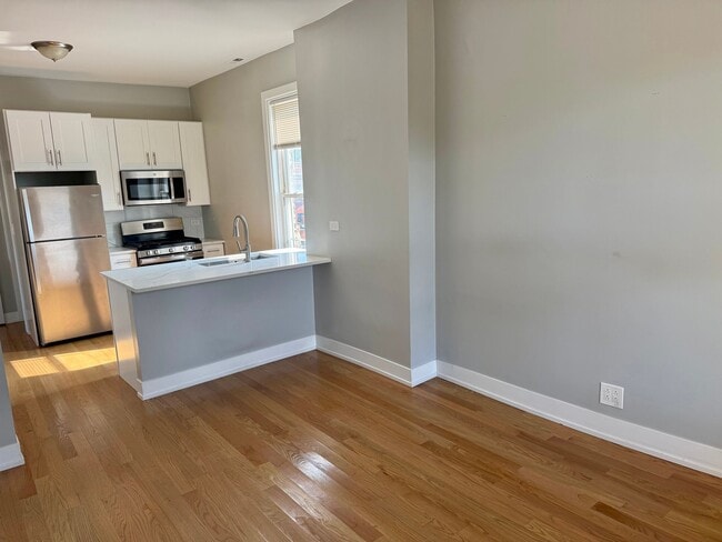 2545 W North Ave Unit 3R