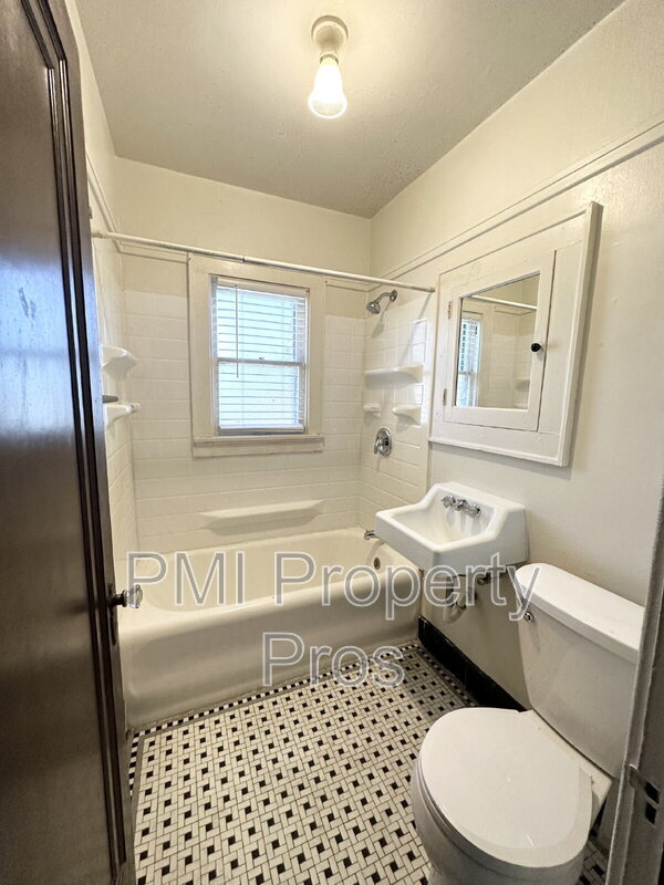 Photo - 3040A N 59th St