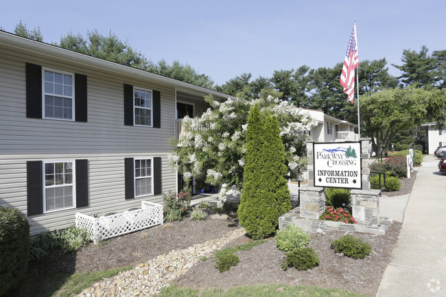 Parkway Crossing - Parkway Crossing Apartments