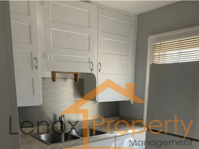 Photo - Updated 2 bedroom Home in Hazel Park