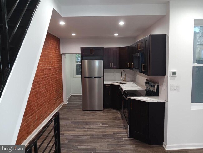 Photo - 1911 N Lawrence St