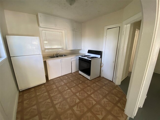 Building Photo - 109 Bryan St Unit 04