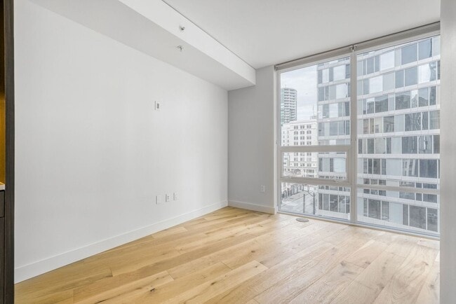 Photo - Newly Remodeled 1Bed/1 Bath Downtown Condo with Rooftop Deck & Luxury Amenities! Unidad 502