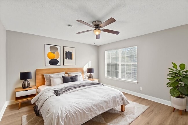 Building Photo - Addison Way