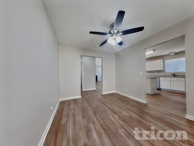 810 Topsail Dr