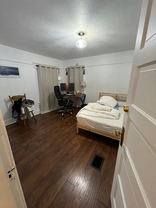 Photo - 2506 N Alder St Apartment Unit A