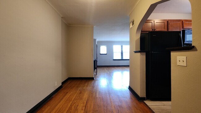 Photo - 5112 Jamieson Ave Unit 1st floor