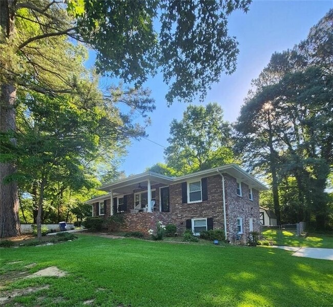 Photo - 302 Kelso Dr SW