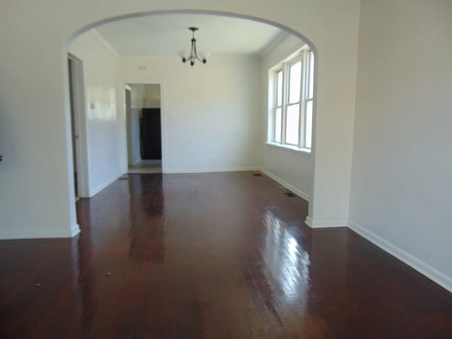 Building Photo - 1501 E 74th Pl Unit 1