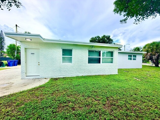 Photo - 205 NW 33rd Ave