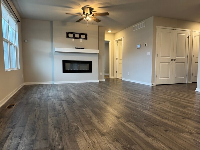 Photo - 2200 Barry Dr