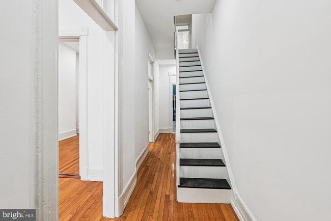 Building Photo - 1507 Marion St NW Unit 2