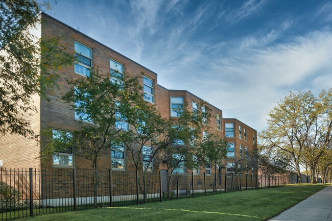 4700 Lake Park Apartments