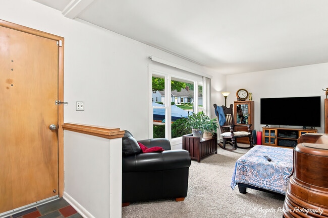 Photo - 303 Ridge St