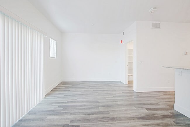 Photo - 2051 Apartments