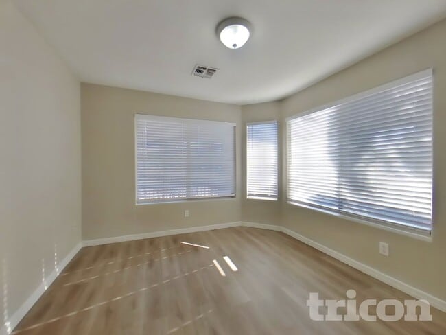 Photo - 7437 W Elwood St