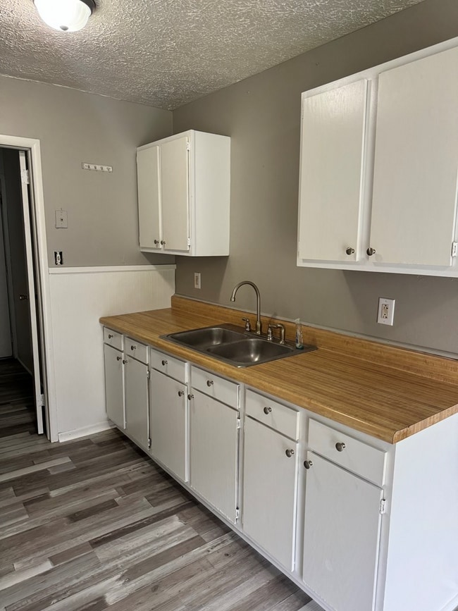 Photo - 200 Robinwood Ave