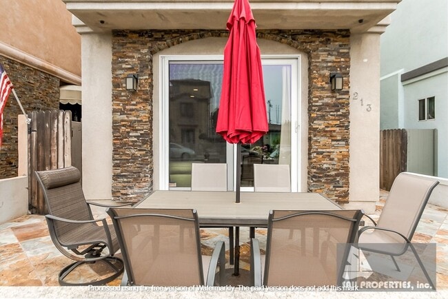 Photo - Gorgeous, Large downtown Huntington Beach Vacation Rental