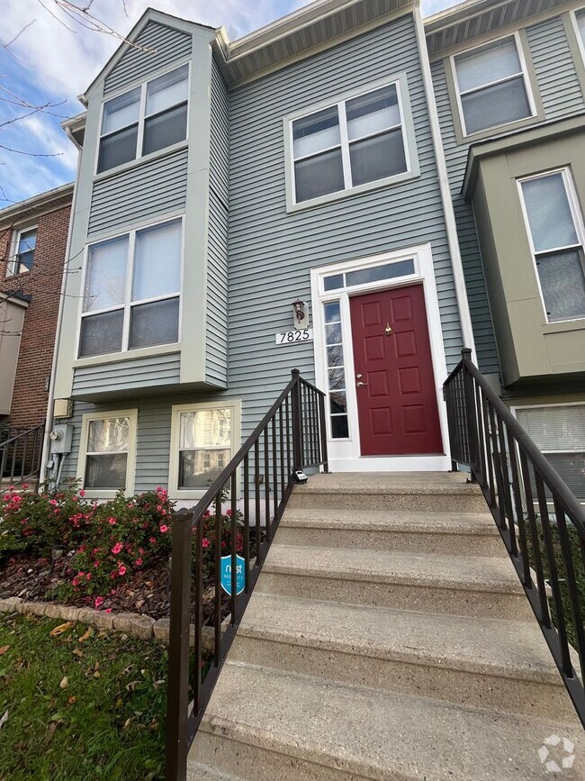 Building Photo - Lovely 4 BR/3.5 BA Townhome in Ellicott City!