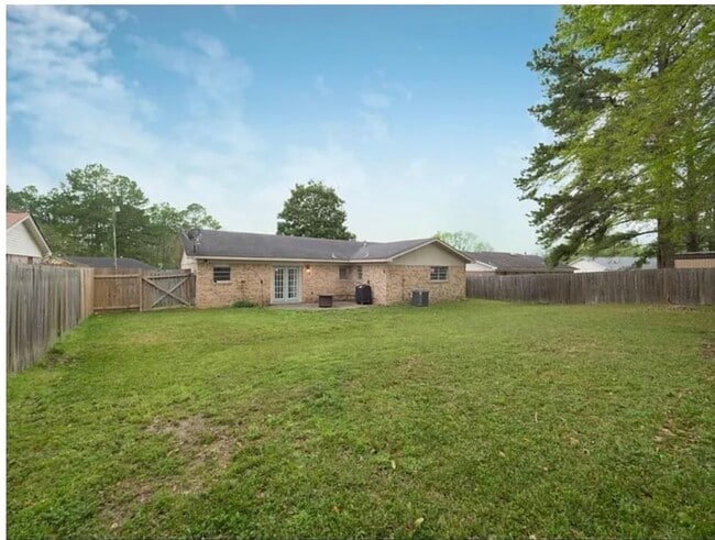 Building Photo - 1838 Woodlawn St Rental