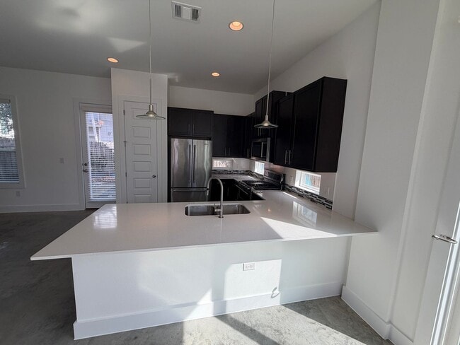 Photo - Midtown Modern Brentwood - Dynamite Home